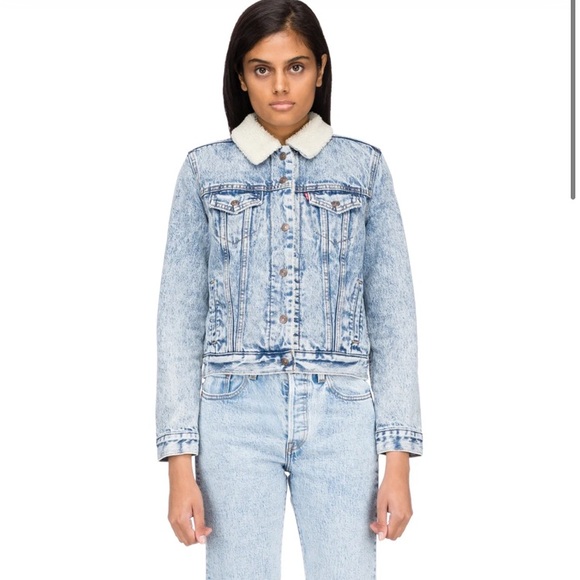 Levi’s Sherpa Trucker - Picture 2 of 6